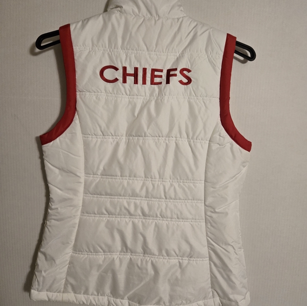 NFL White and Red Quilted Vest with Logo - Picture 2 of 3